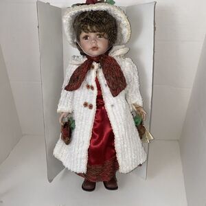 Show Stoppers Porcelain Doll "Maddie" LE 596 with box and stand NEW